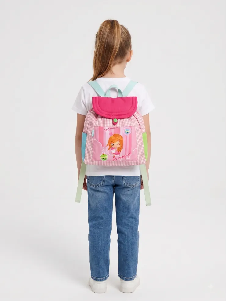 Mochila infantil Cupcake, puesta a la espalda